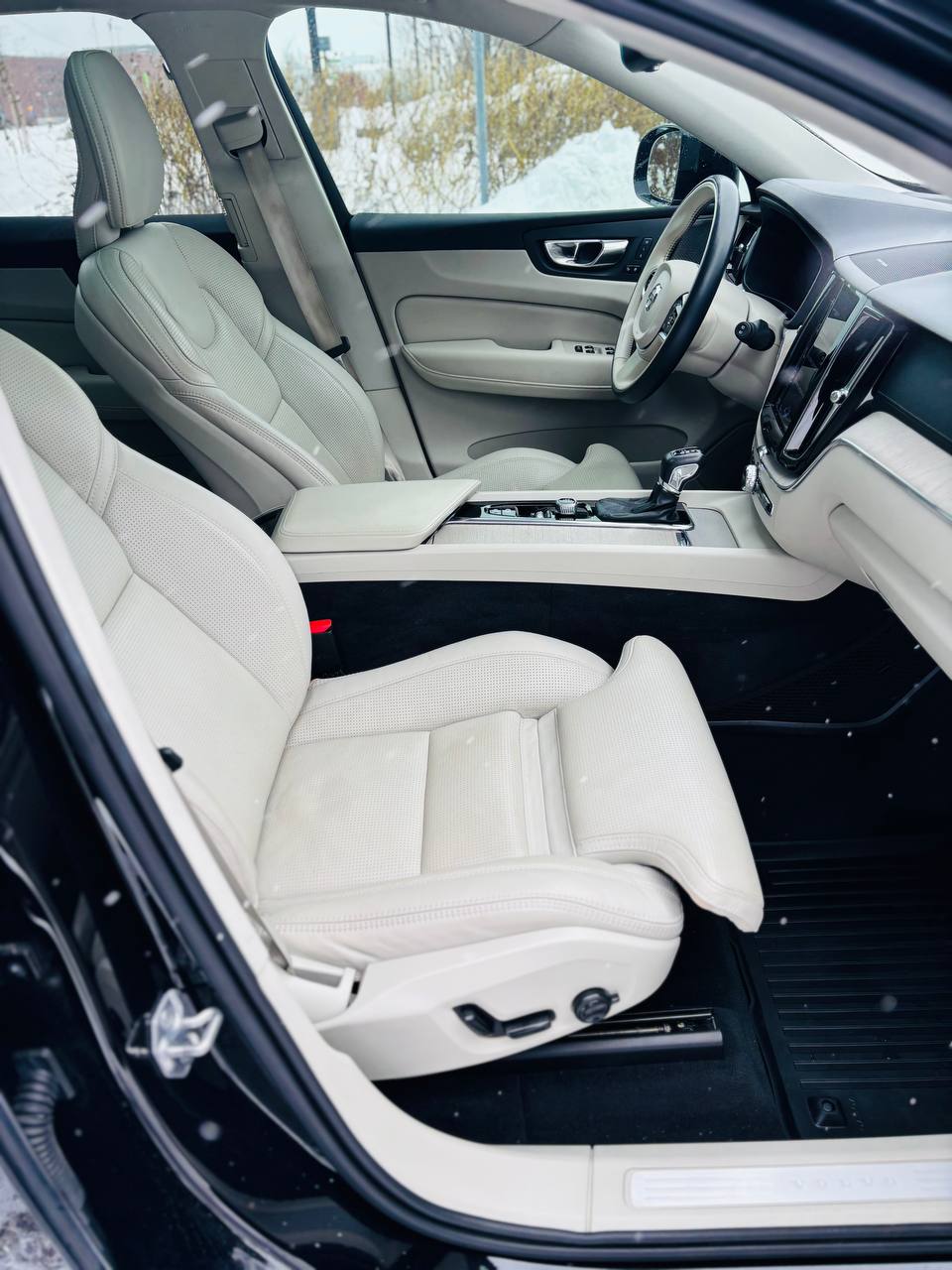 2021 Volvo XC60 INSCRIPTN